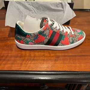 NIB Gucci Ace Strawberry Print Lace Up Sneaker - Size 36.5